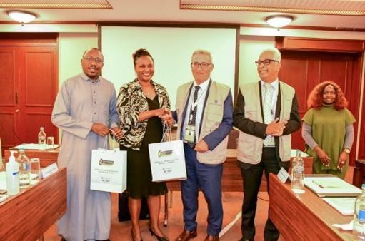 Assistant Registrar, Ali A. Surraw (right) Registrar of Political Par ties, Ann Nderitu (second right) pose for a photo with officials of Common Wealth election observers on their visit